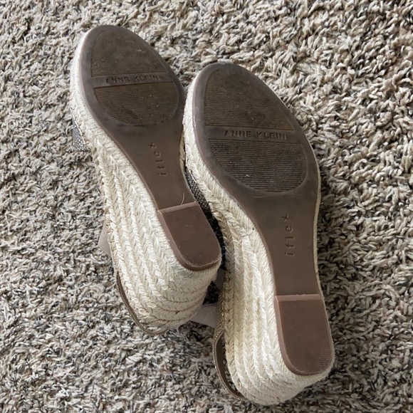 Anne Klein metallic wedges - Picture 4 of 4